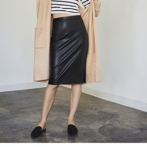 Banana Republic vegan leather pencil skirt sz 4